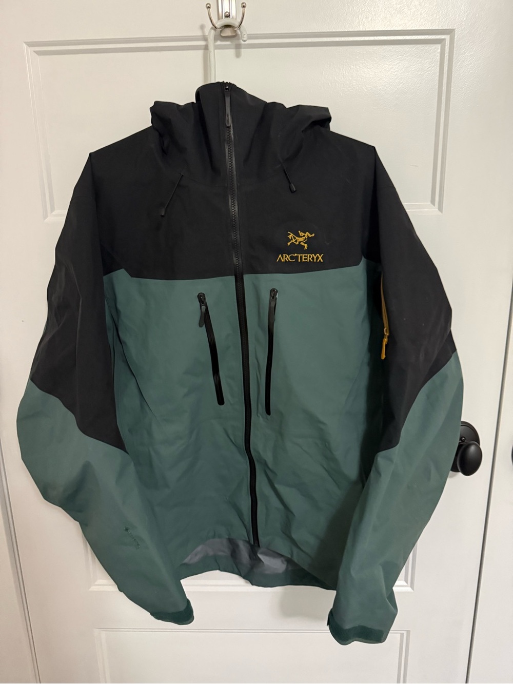 Arc'teryx Men’s Black and Teal Two-Tone Waterproof Rain Jacket